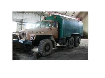 URAL 5557 - Lastbil med skåp