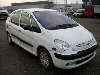 Citroen MPV, fabr.CITROEN, type PICASSO, 2.0 HDI, eerste inschrijving 01-01-2006, km-stand 136.700, chassisnr VF7CHRHYB25736940, AIRCO, alle documenten aanwezig - Personbil