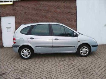 RENAULT Scenic 1.6 16V RXT - Personbil